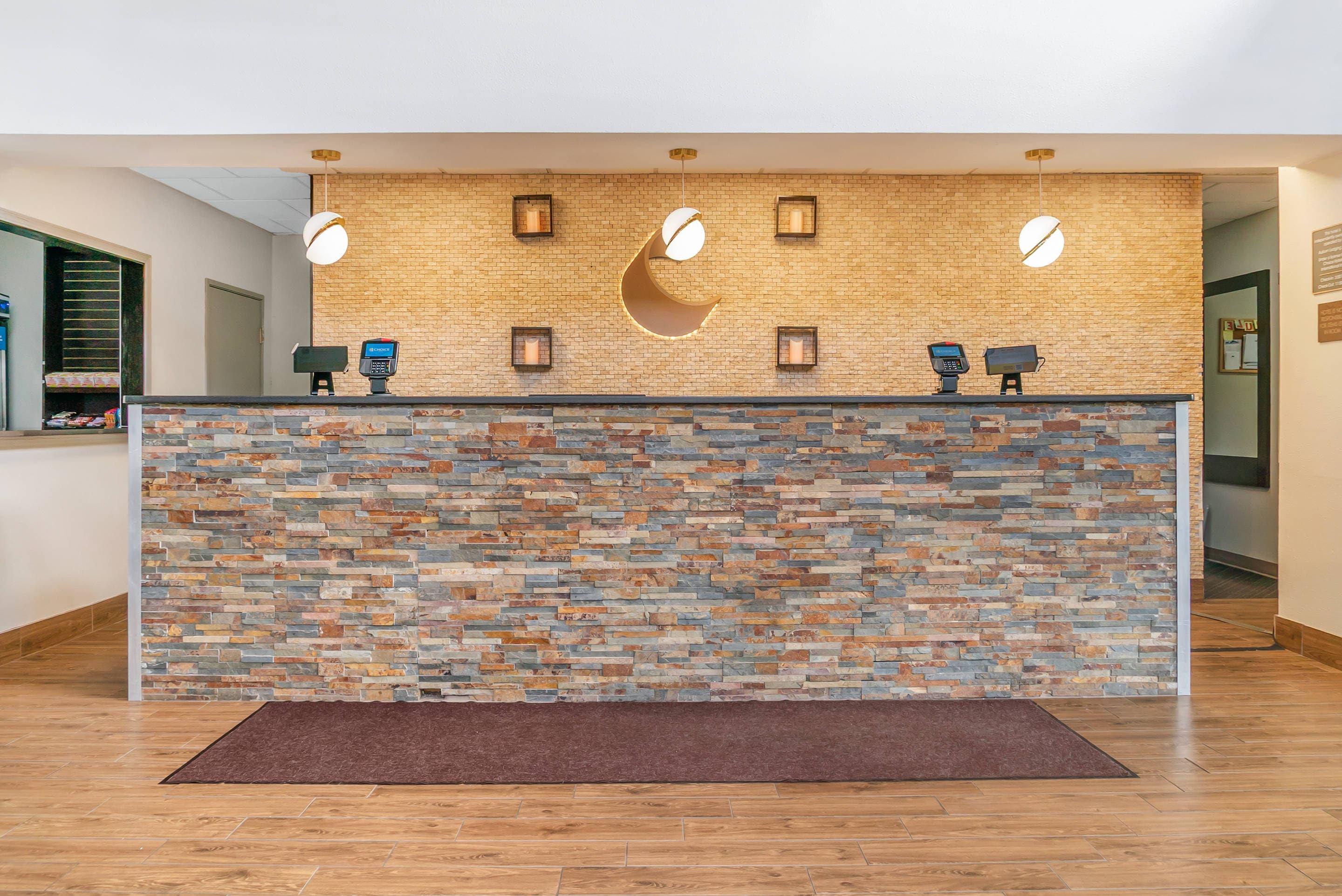 Front desk | Comfort Suites Auburn Hills-Detroit