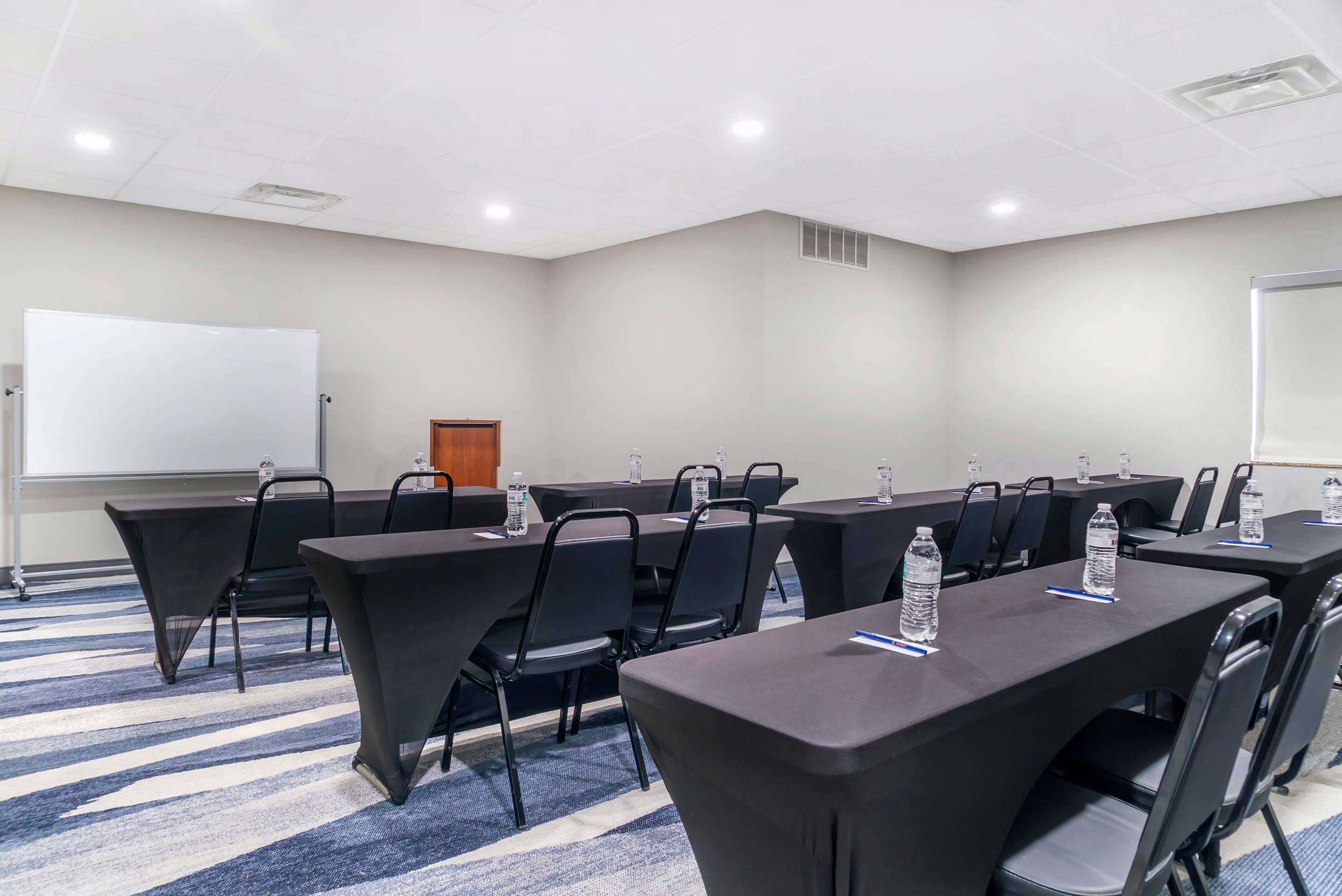 Meeting room | Comfort Suites Auburn Hills-Detroit