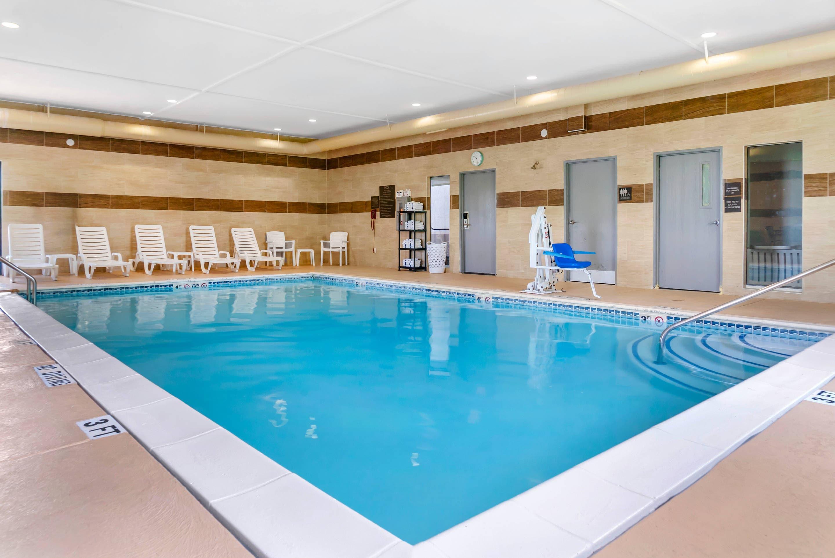 Indoor pool | Comfort Suites Auburn Hills-Detroit