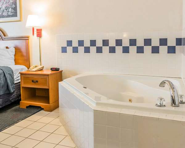 - Quality Inn Kalamazoo - I-94, Exit 80