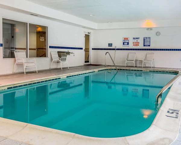 Pool - Quality Inn Kalamazoo - I-94, Exit 80