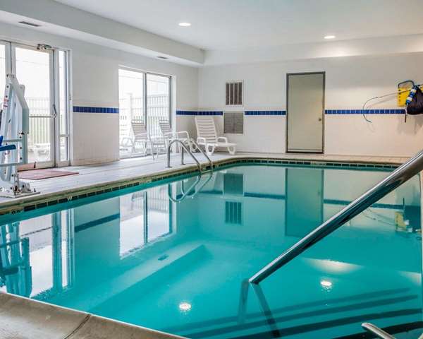 Pool - Quality Inn Kalamazoo - I-94, Exit 80