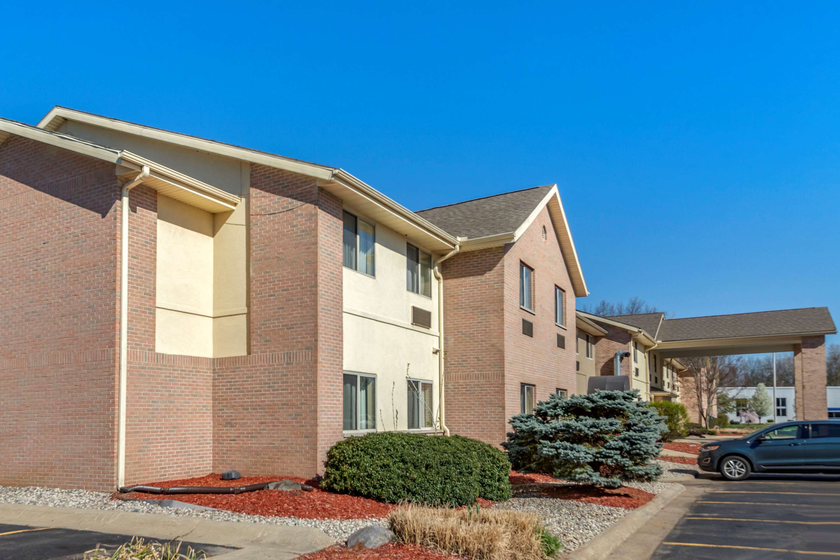 Hotel exterior | Comfort Inn & Suites Paw Paw