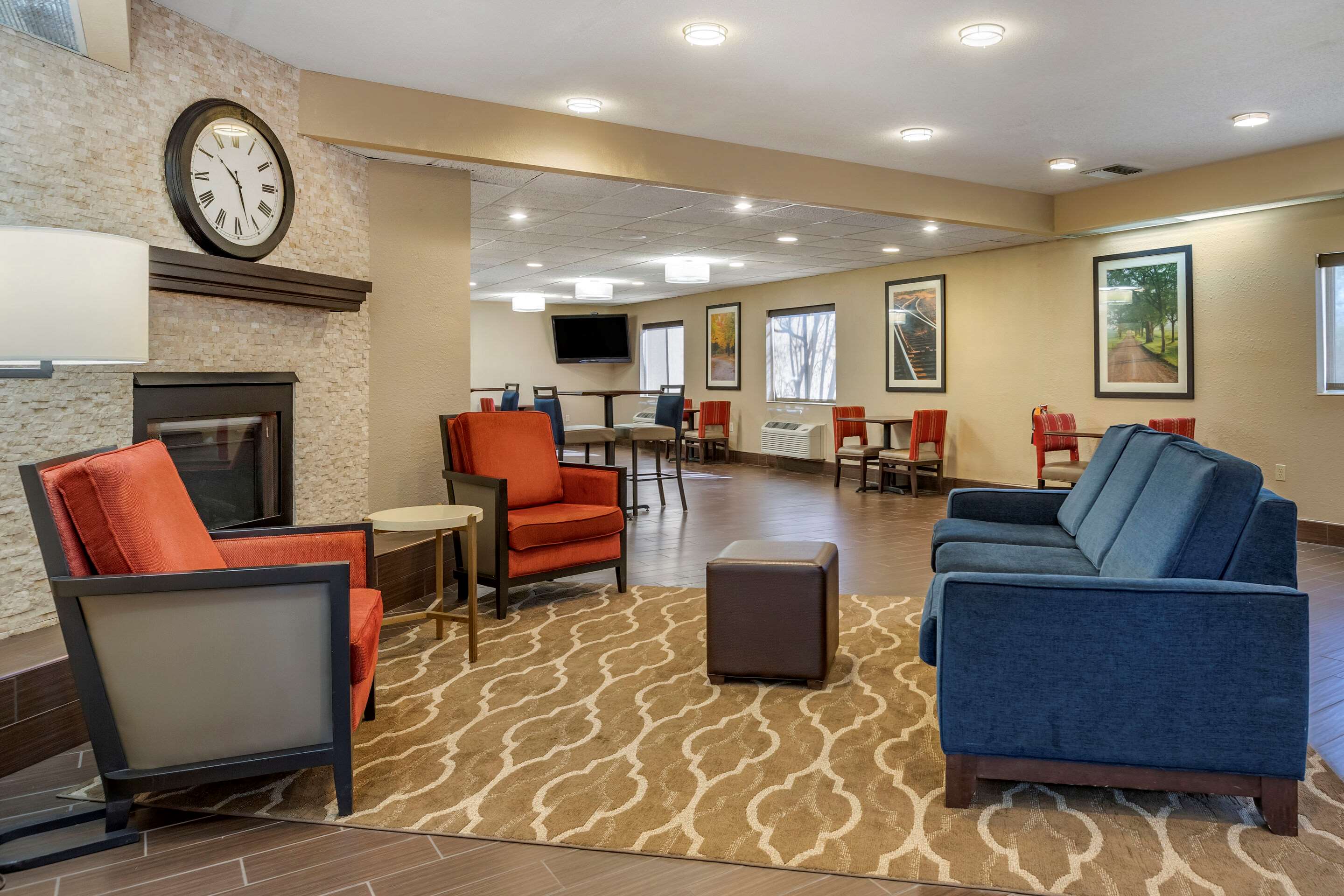 Hotel lobby | Comfort Inn & Suites Paw Paw
