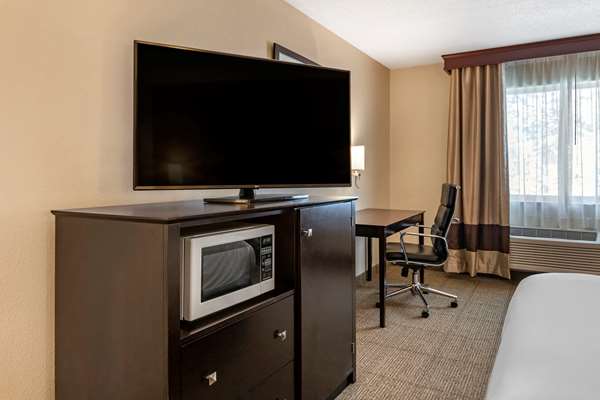  - Comfort Inn & Suites Paw Paw