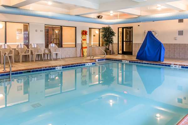 Pool - Comfort Suites Wixom - I-96, Exit 159