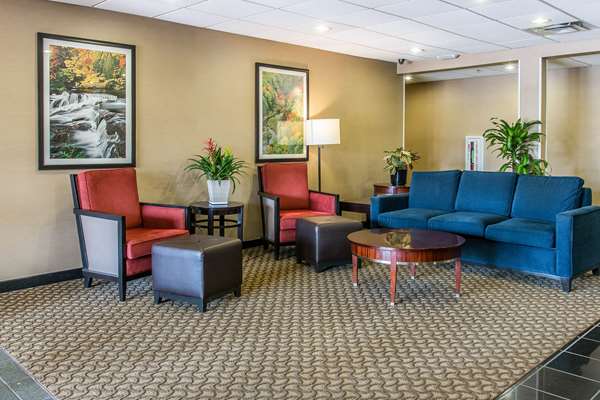  - Comfort Suites Wixom - I-96, Exit 159