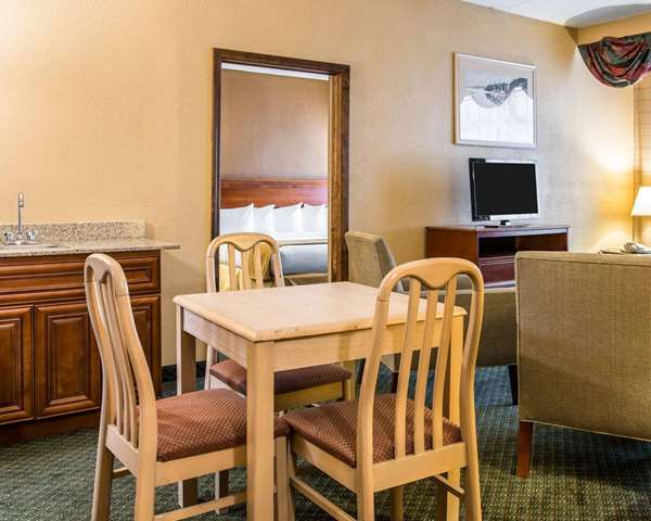 Suite - Quality Inn Southfield