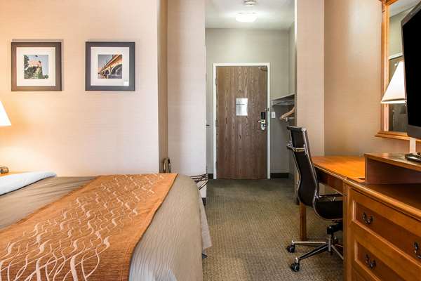  - Comfort Inn Chelsea - I-94, Exit 159