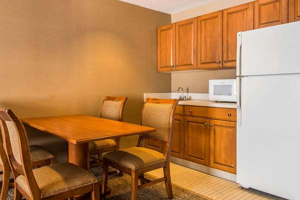 Suite - Comfort Inn Chelsea - I-94, Exit 159