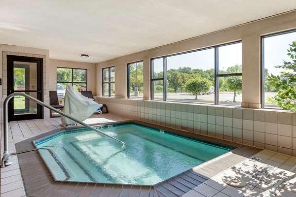 Pool - Comfort Suites Grandville