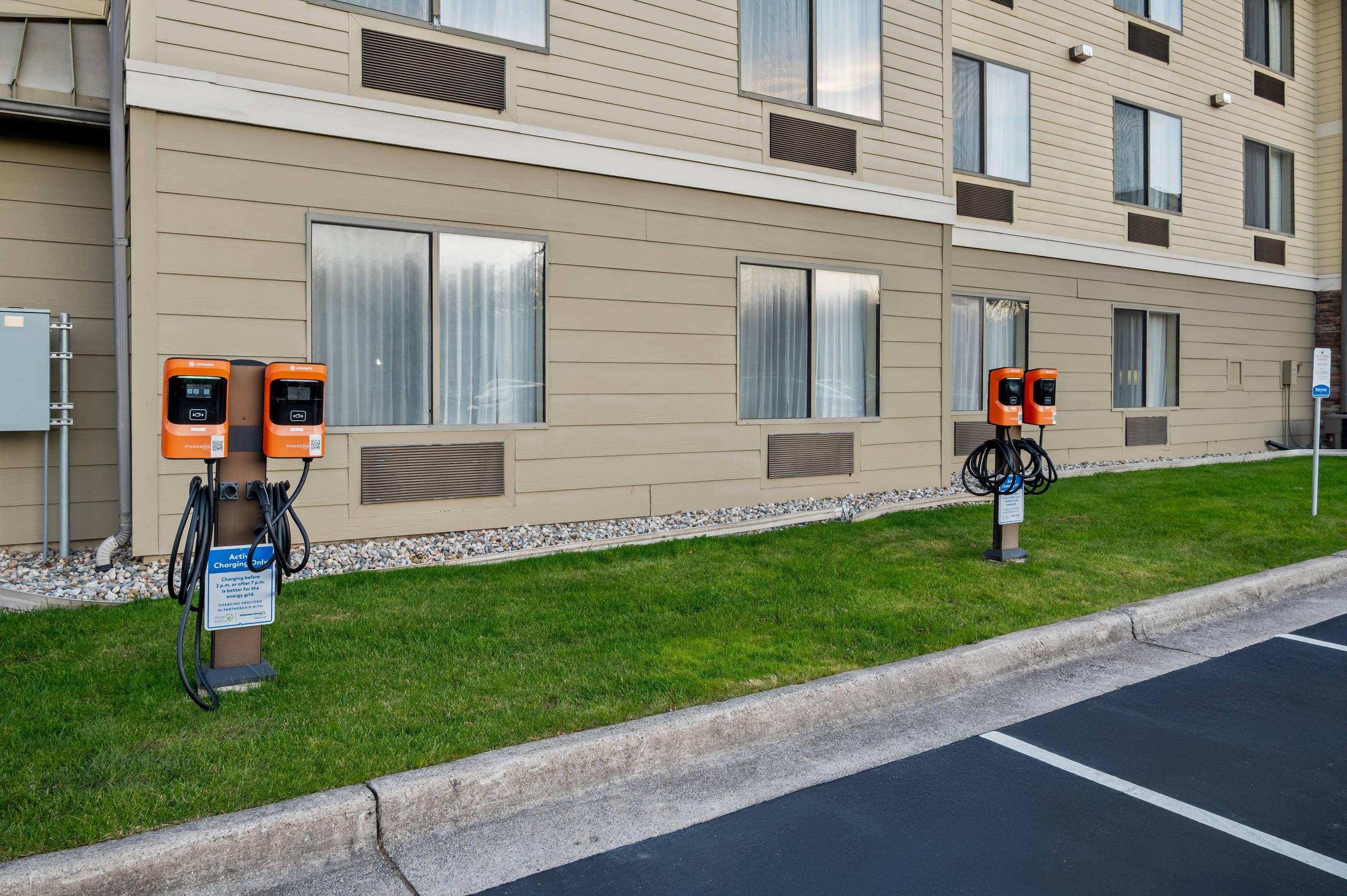 Electric vehicle charging station