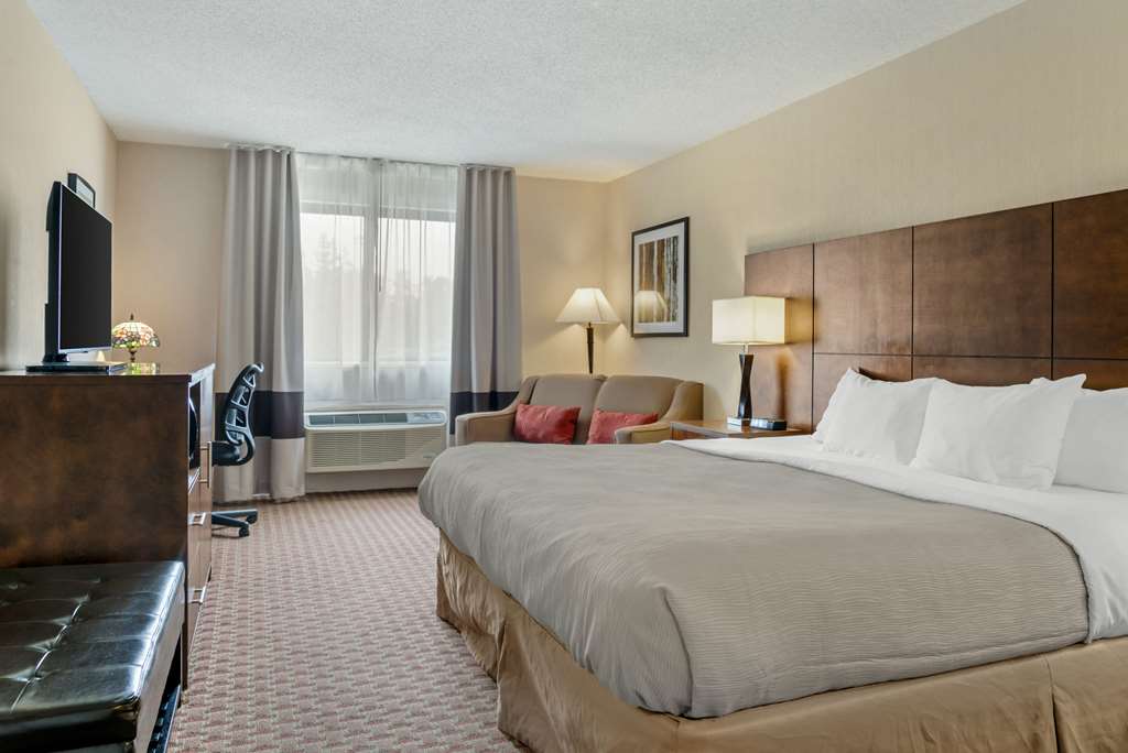 QUALITY INN SAINT IGNACE I-75-guestroom-Guest Room,On-Site.jpg