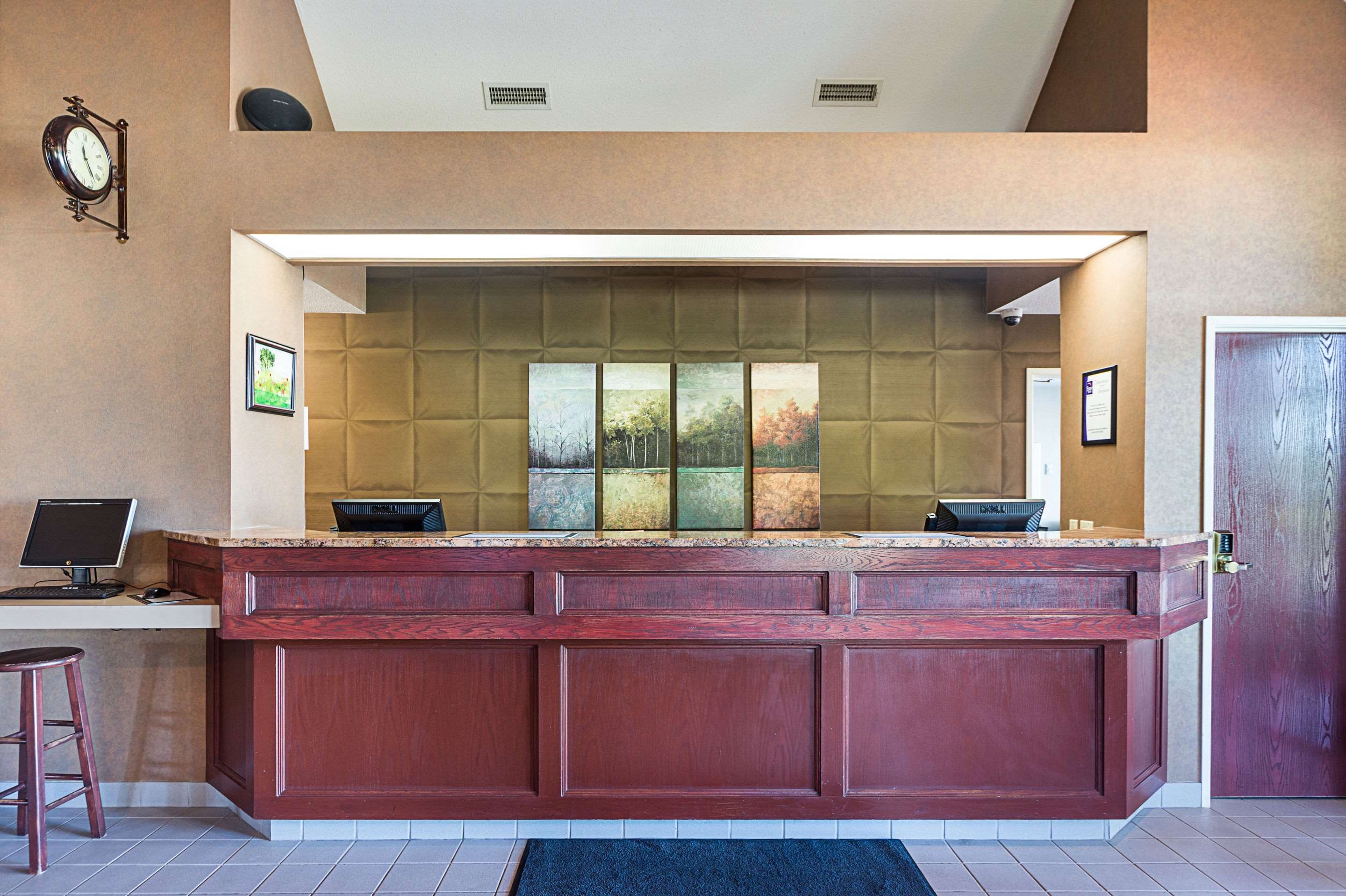 Front desk with friendly staff | Sleep Inn & Suites Acme – Traverse City