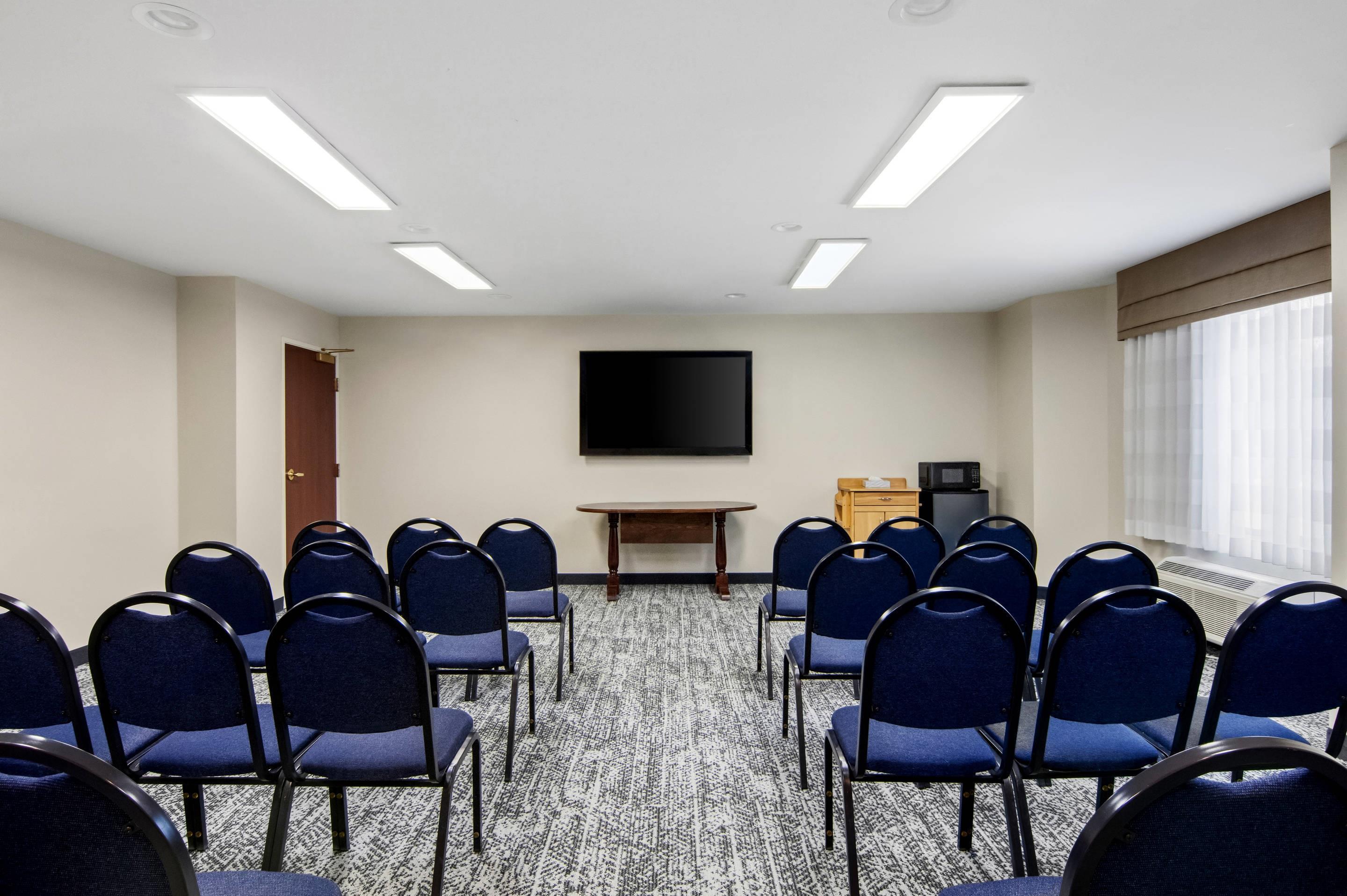 Meeting room | Sleep Inn & Suites Acme – Traverse City