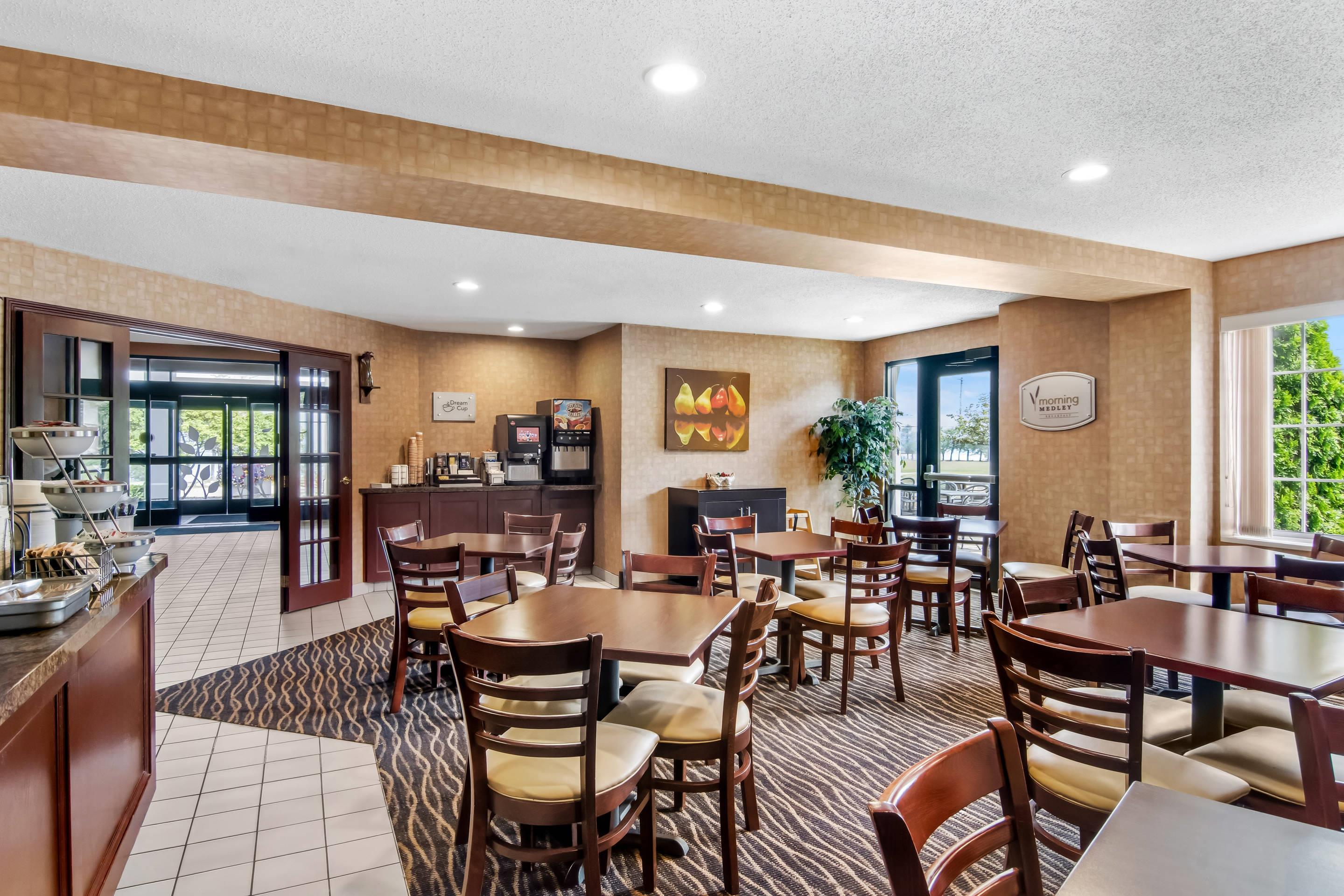 Breakfast area | Sleep Inn & Suites Acme – Traverse City