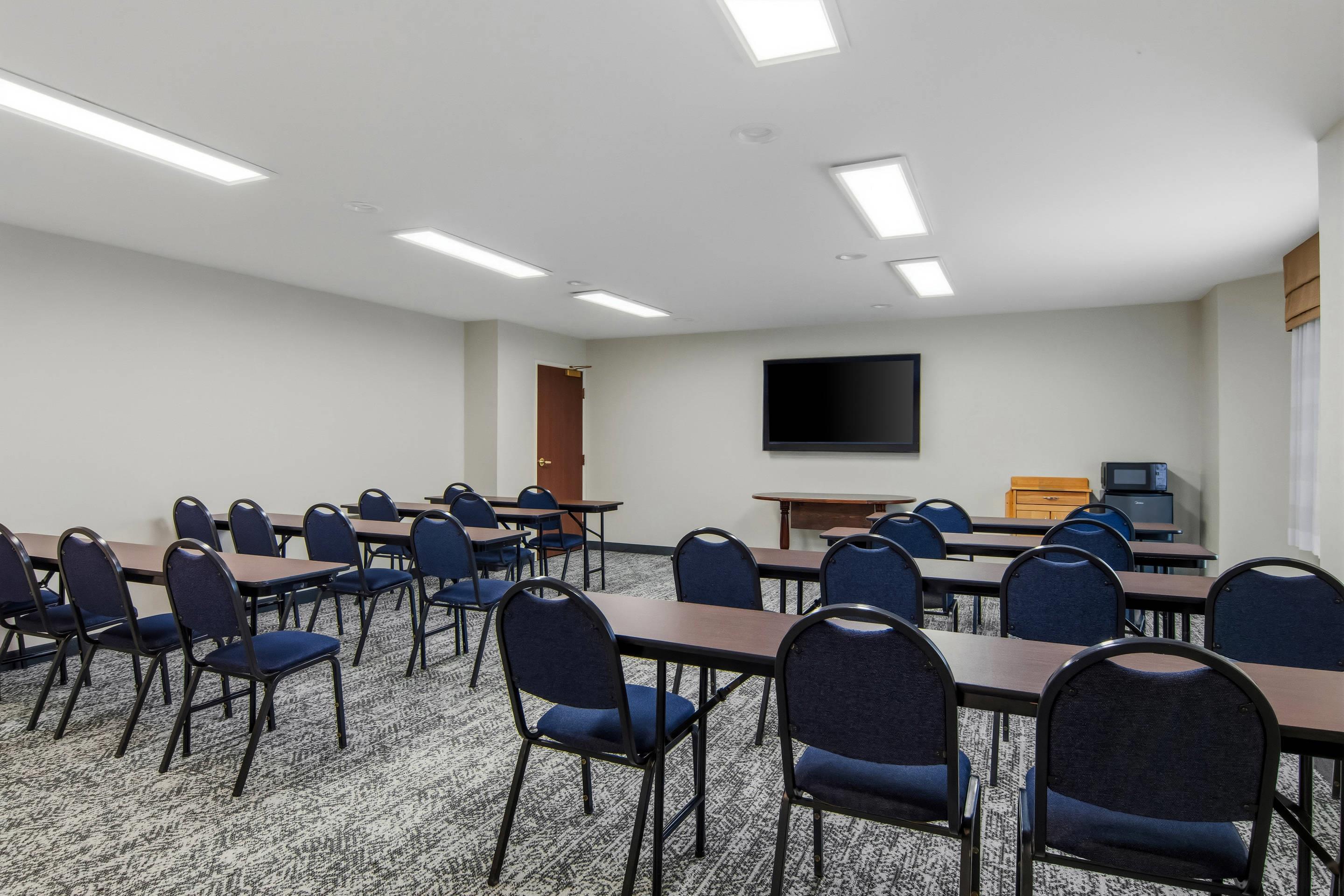 Meeting room | Sleep Inn & Suites Acme – Traverse City
