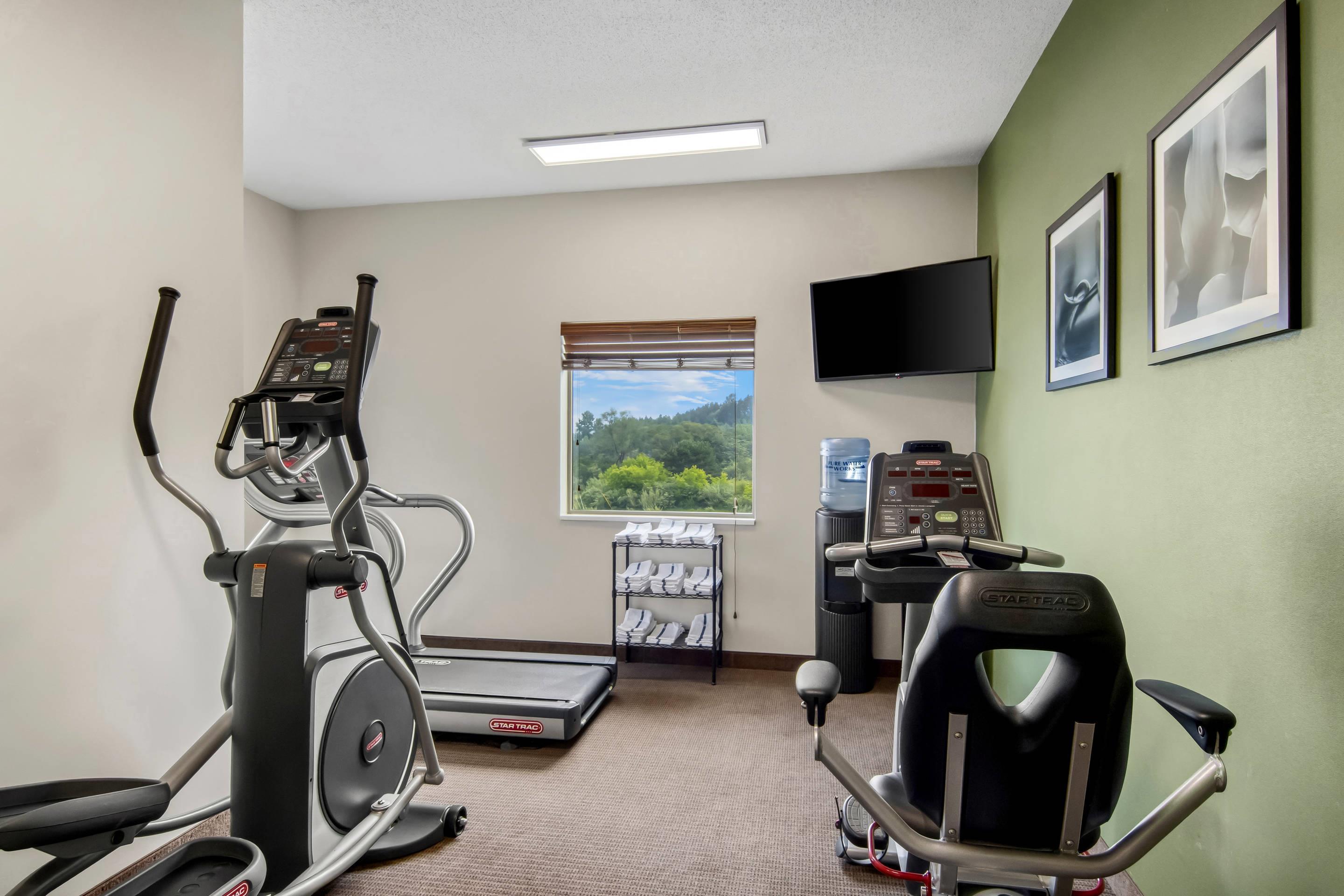 Fitness center | Sleep Inn & Suites Acme – Traverse City