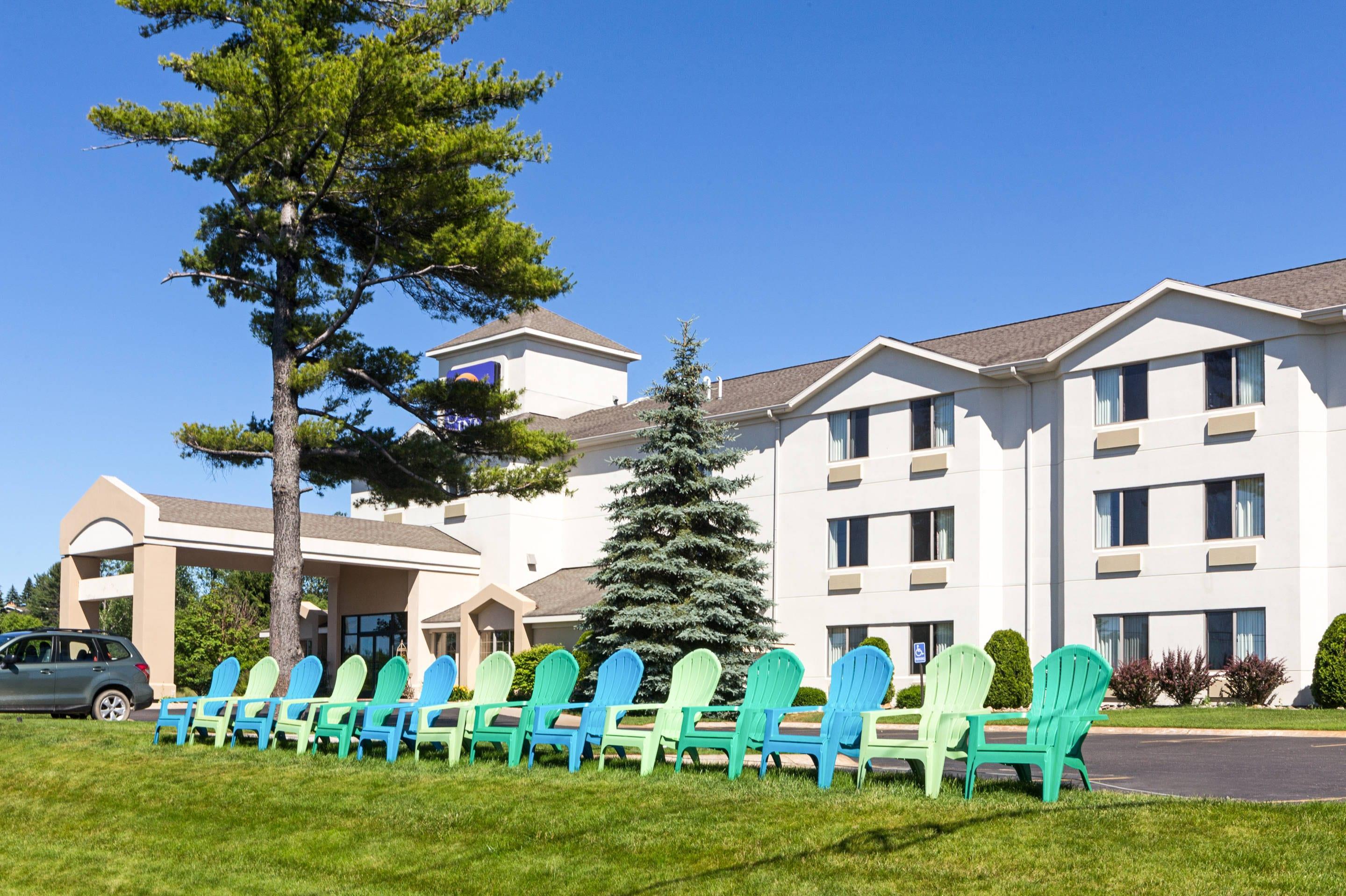 Hotel exterior | Sleep Inn & Suites Acme – Traverse City