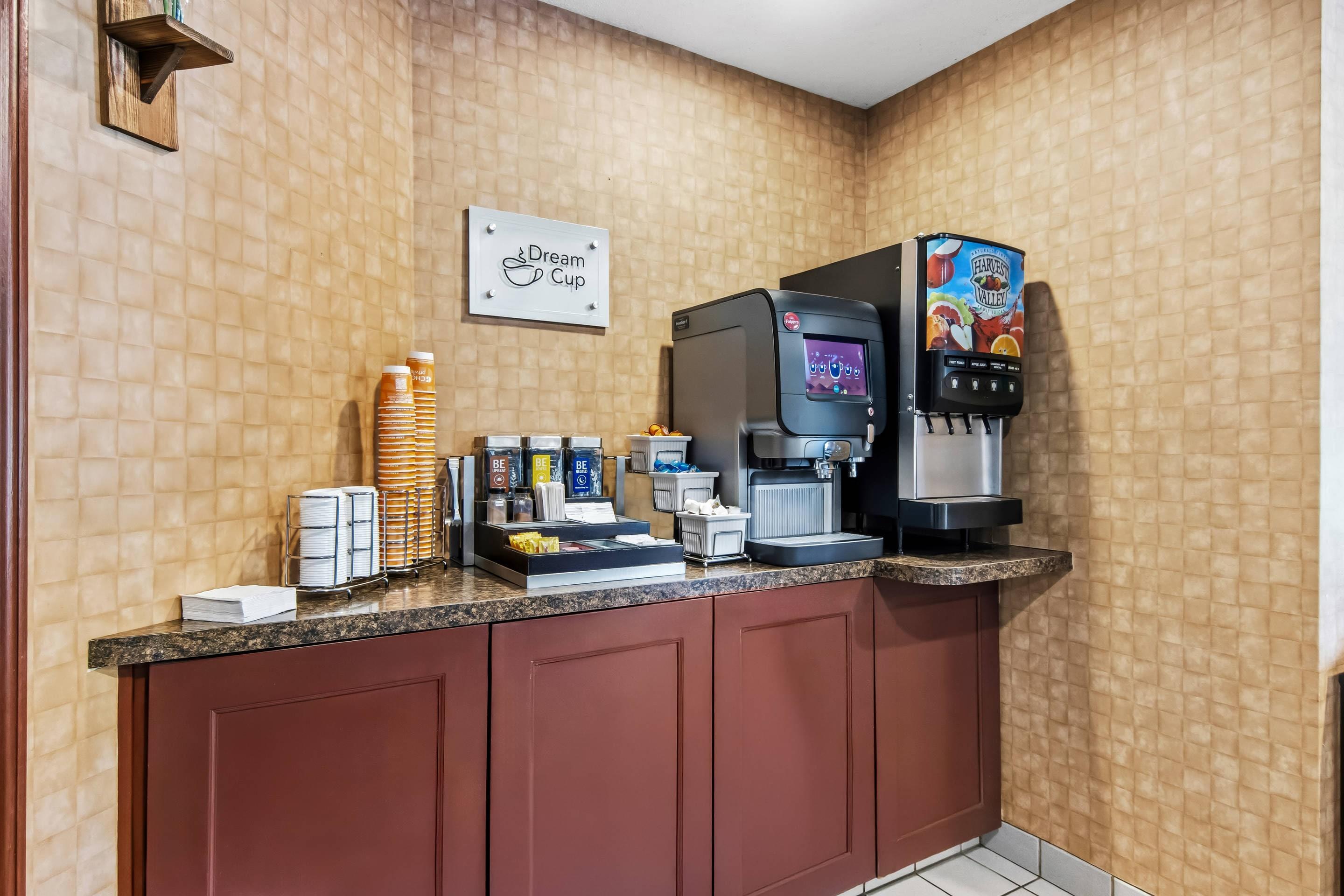 Breakfast area | Sleep Inn & Suites Acme – Traverse City