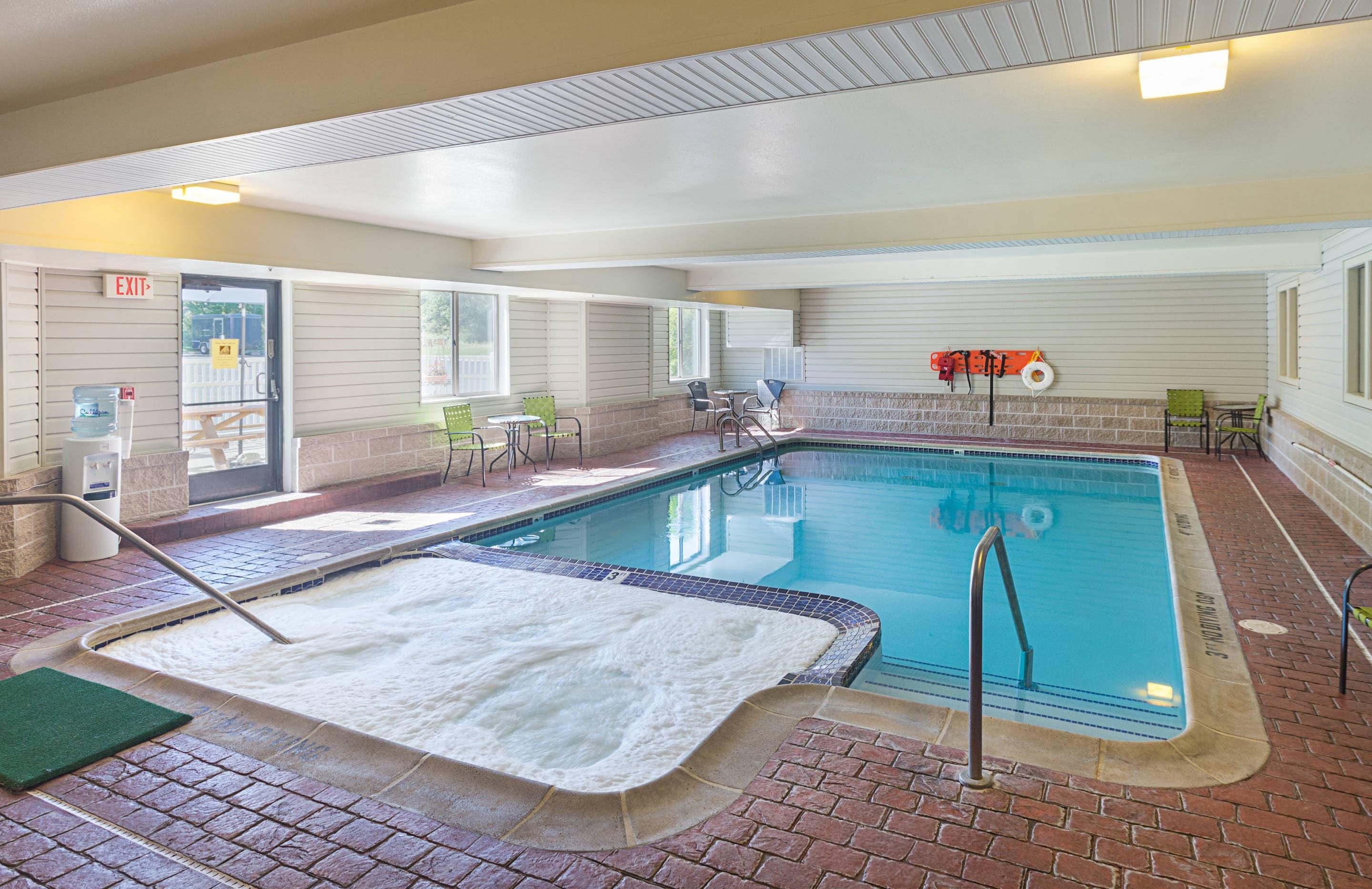 Outdoor hot tub | Sleep Inn & Suites Acme – Traverse City