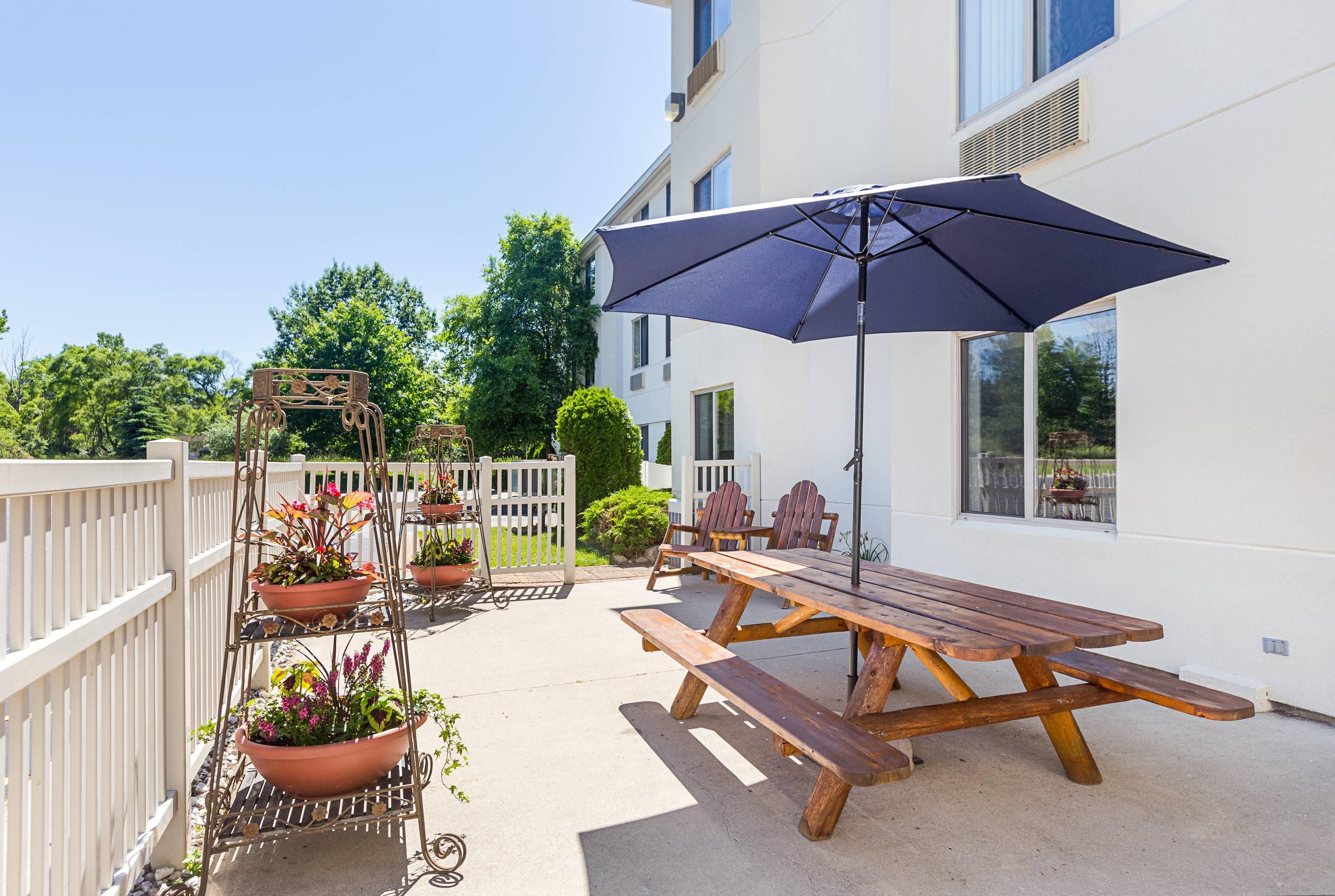 Relax on the sundeck | Sleep Inn & Suites Acme – Traverse City