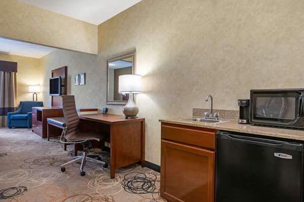  - Comfort Suites Southfield