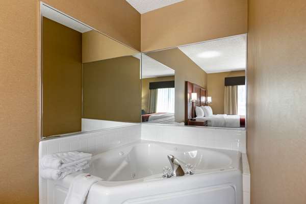 - Comfort Suites Southfield