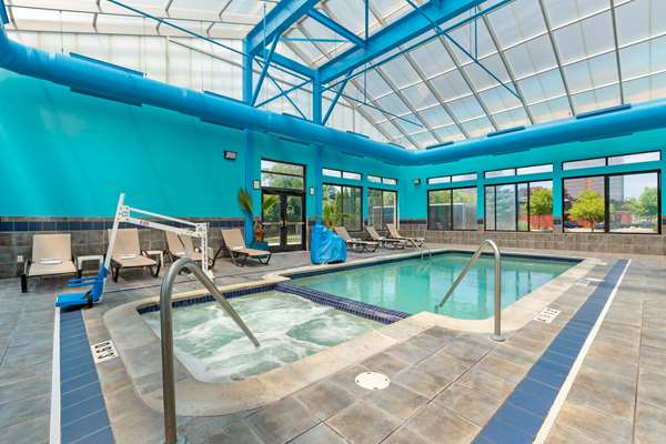 Pool - Comfort Suites Southfield