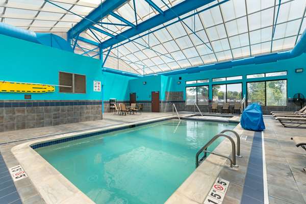 Pool - Comfort Suites Southfield