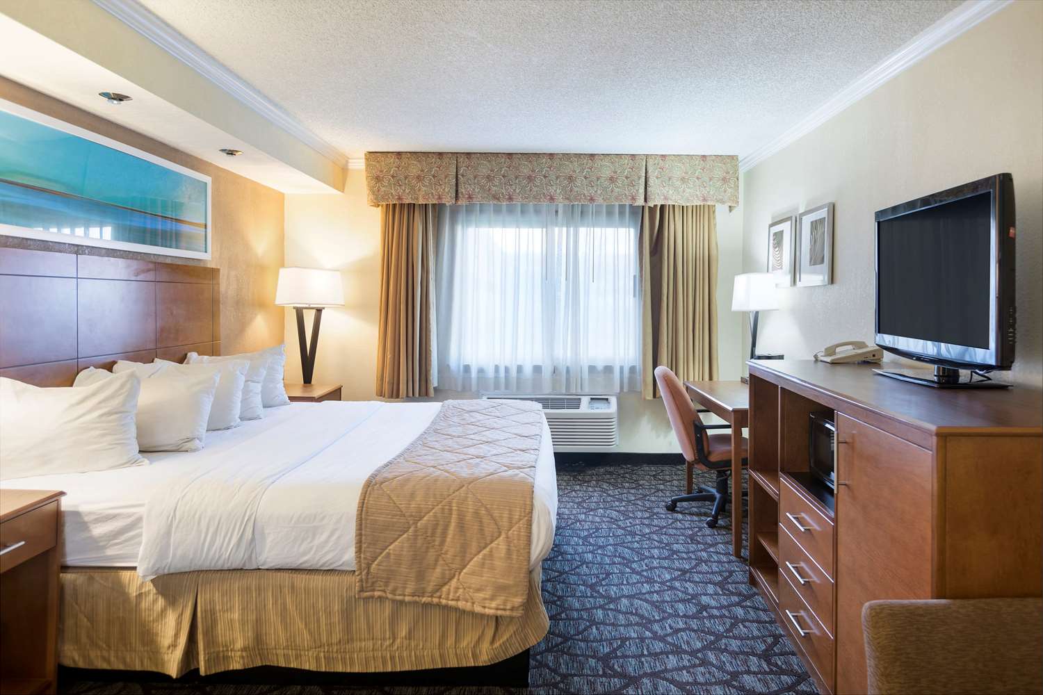 Clarion Hotel Detroit Metro Airport Romulus, MI See Discounts