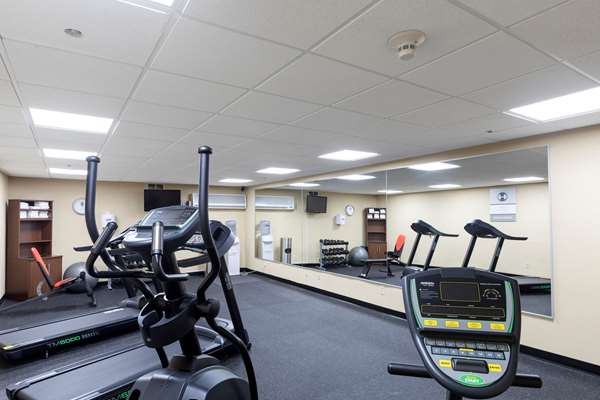 Fitness/ Exercise Room - Clarion Hotel Detroit Metro Airport Romulus