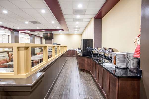 Amenities - Clarion Hotel Detroit Metro Airport Romulus