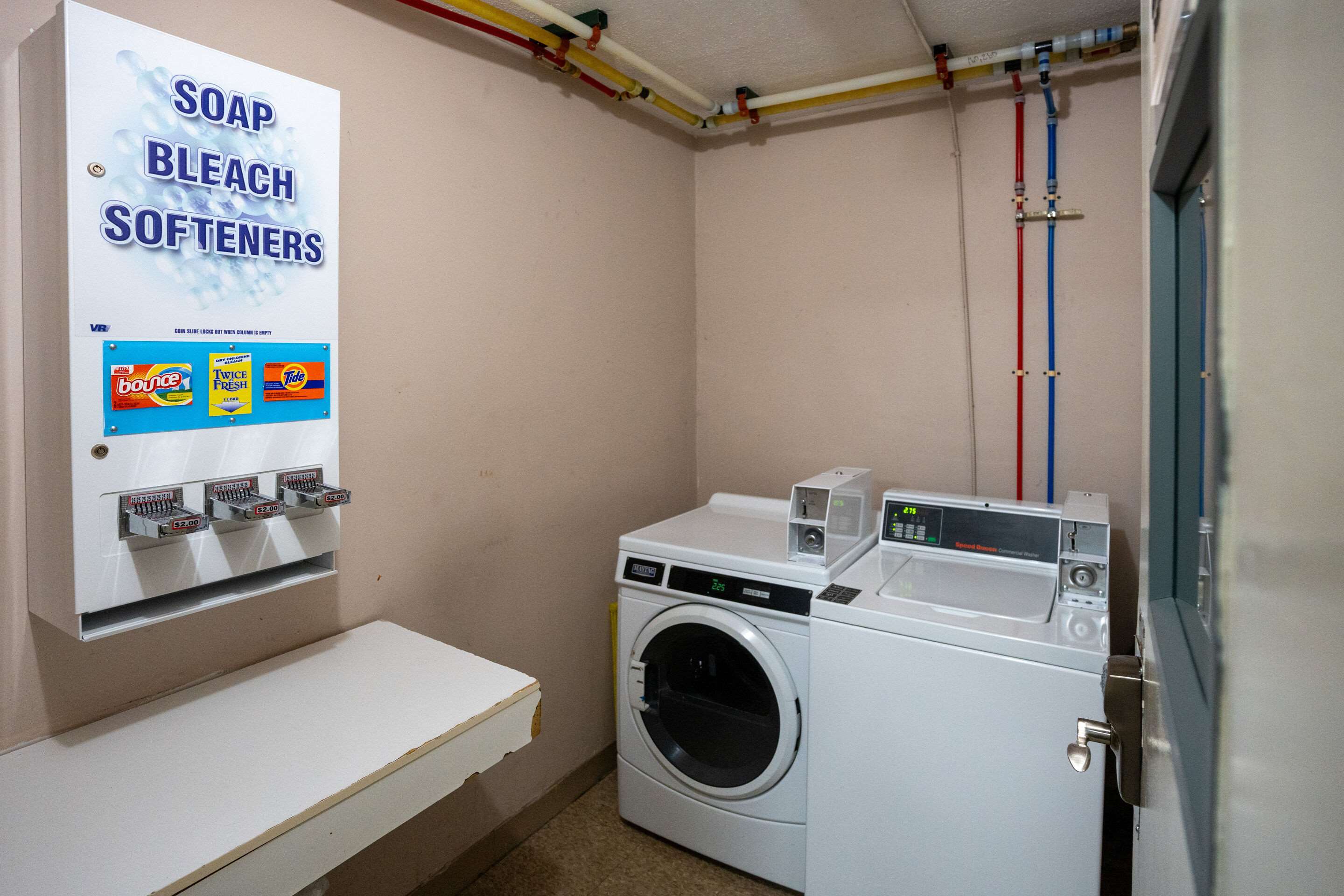 Guest laundry facilities | Clarion Hotel Detroit Metro Airport