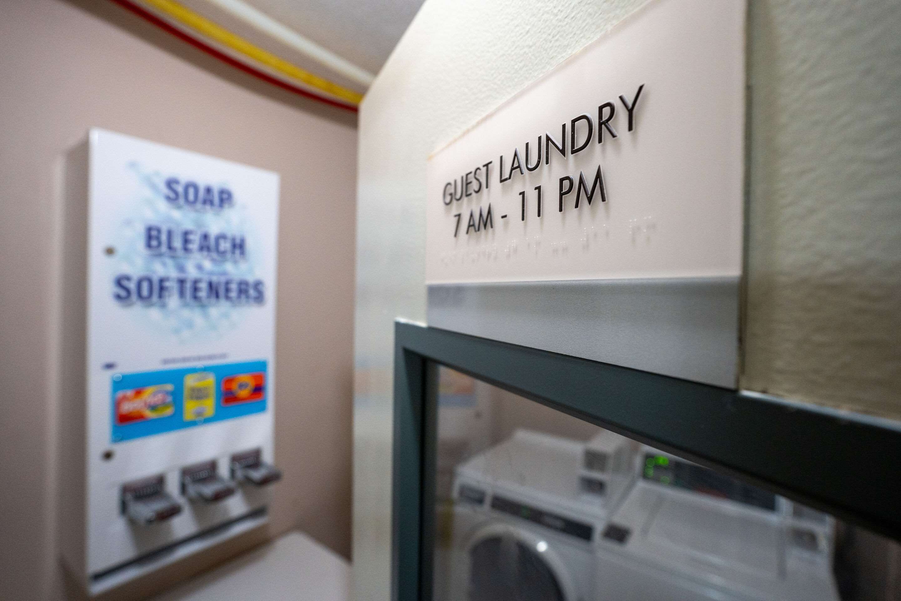 Guest laundry facilities | Clarion Hotel Detroit Metro Airport