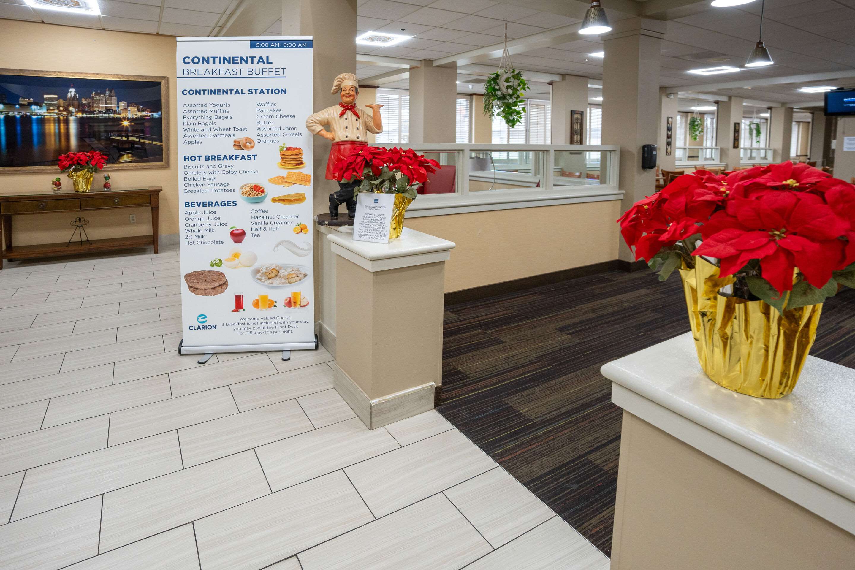 Breakfast area | Clarion Hotel Detroit Metro Airport