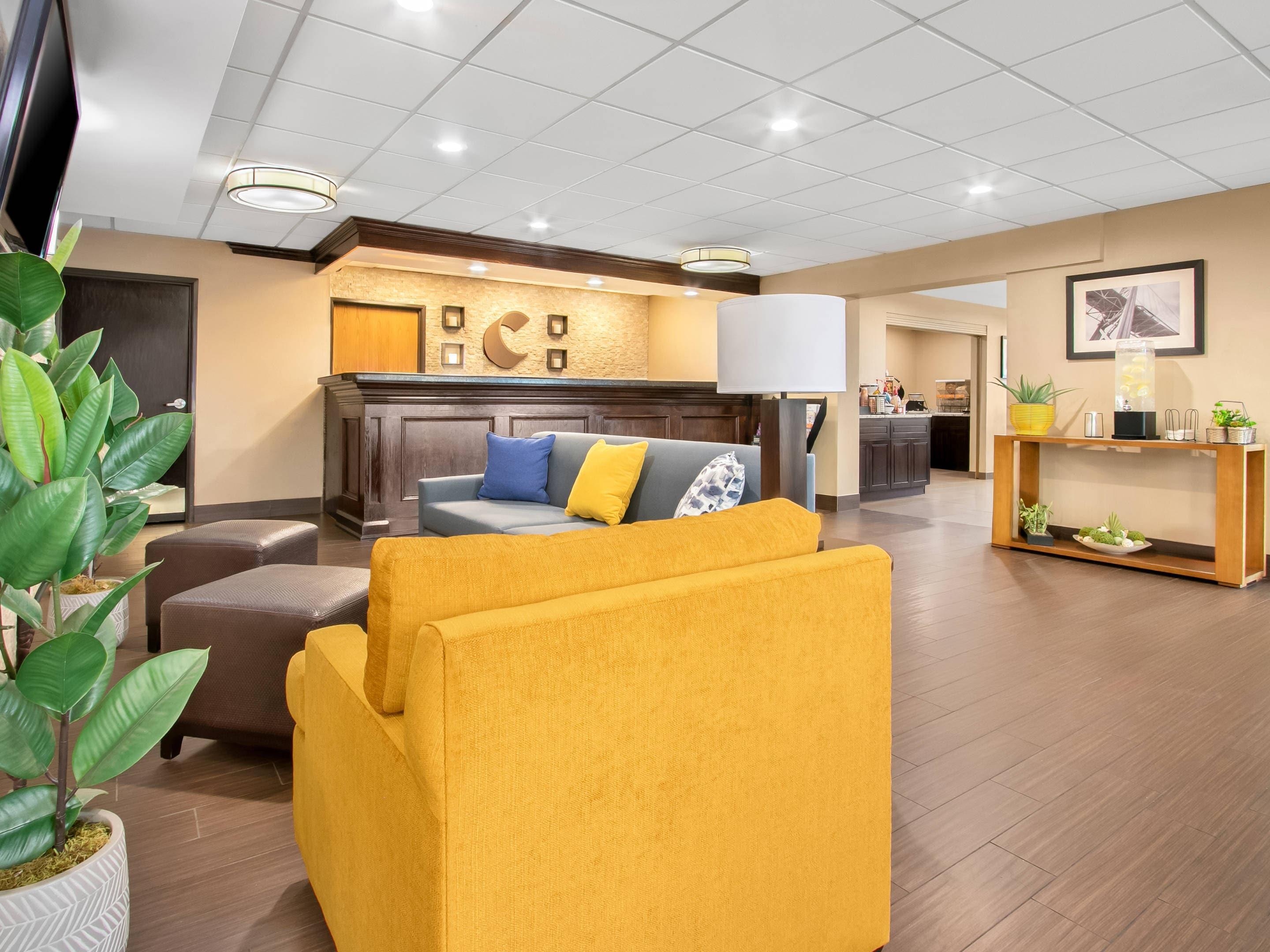Hotel lobby | Comfort Inn Downtown Detroit