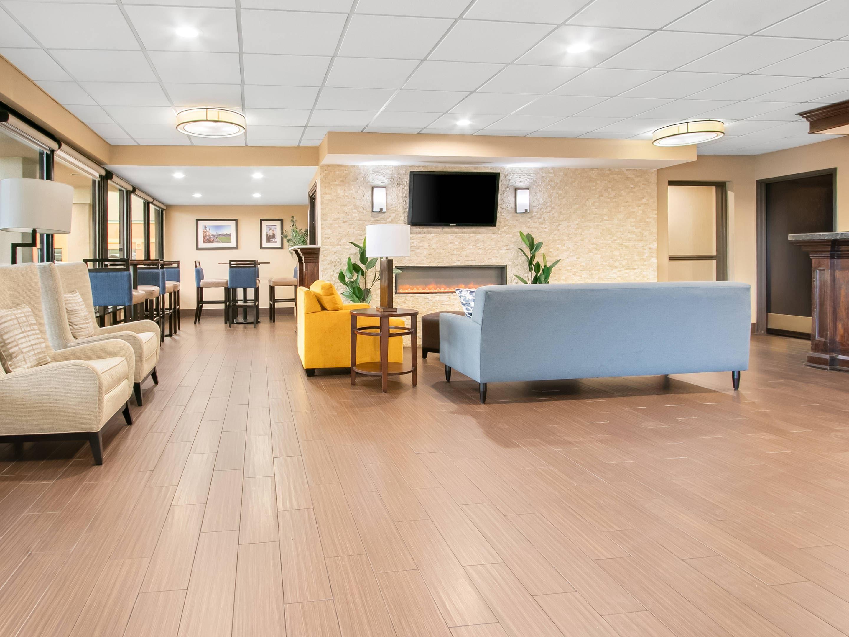Hotel lobby | Comfort Inn Downtown Detroit
