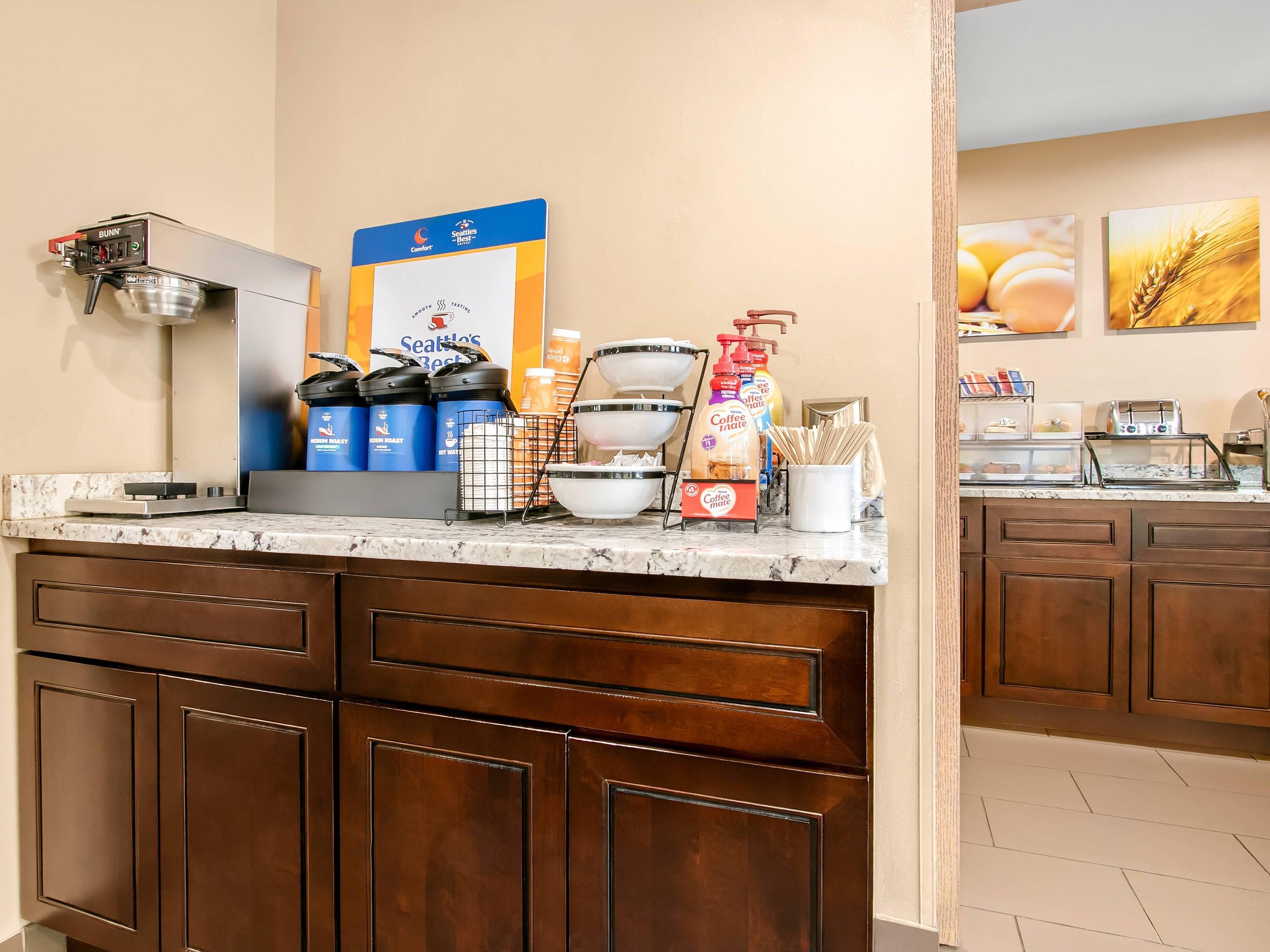Breakfast counter | Comfort Inn Downtown Detroit