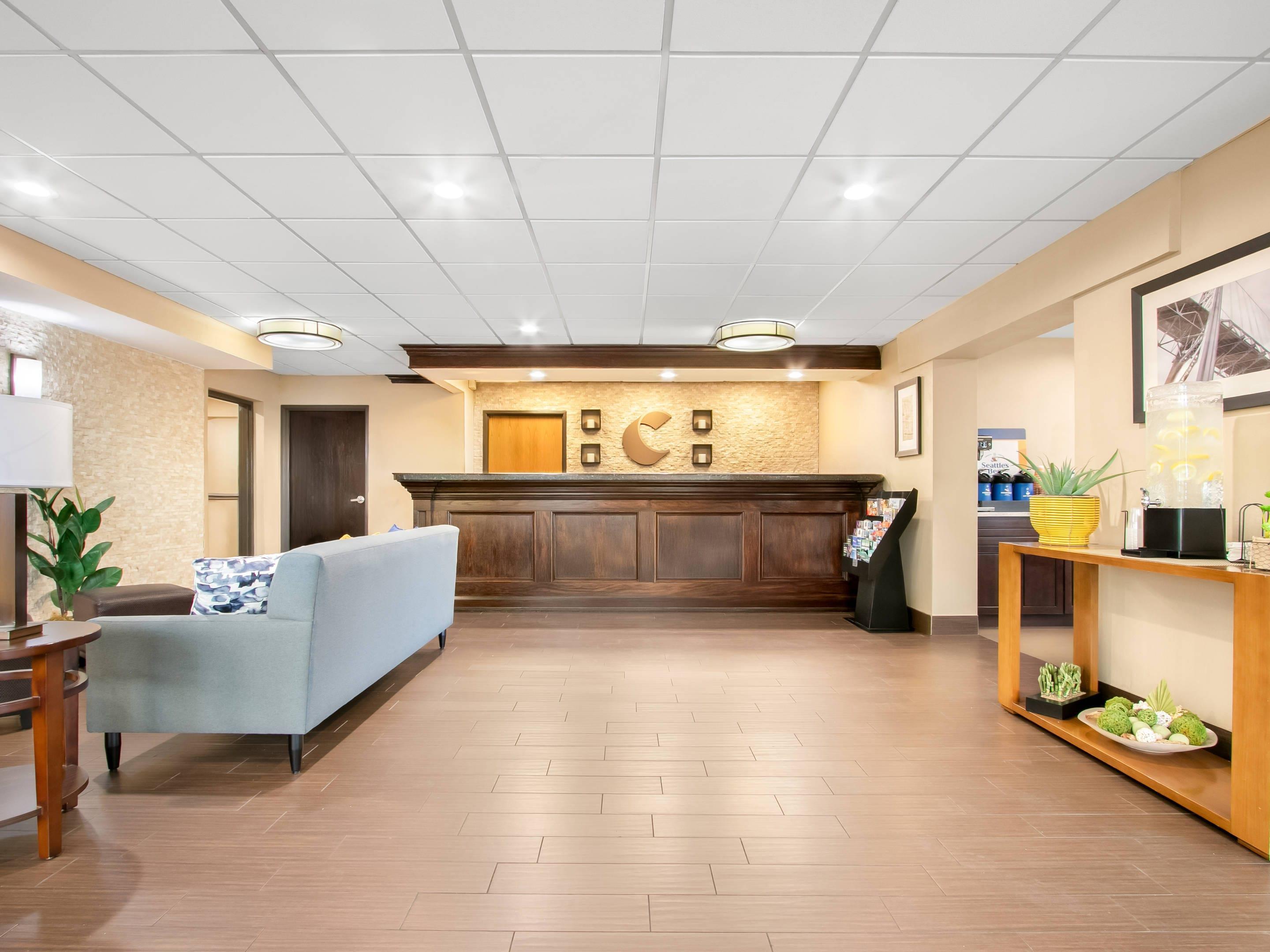 Hotel lobby | Comfort Inn Downtown Detroit
