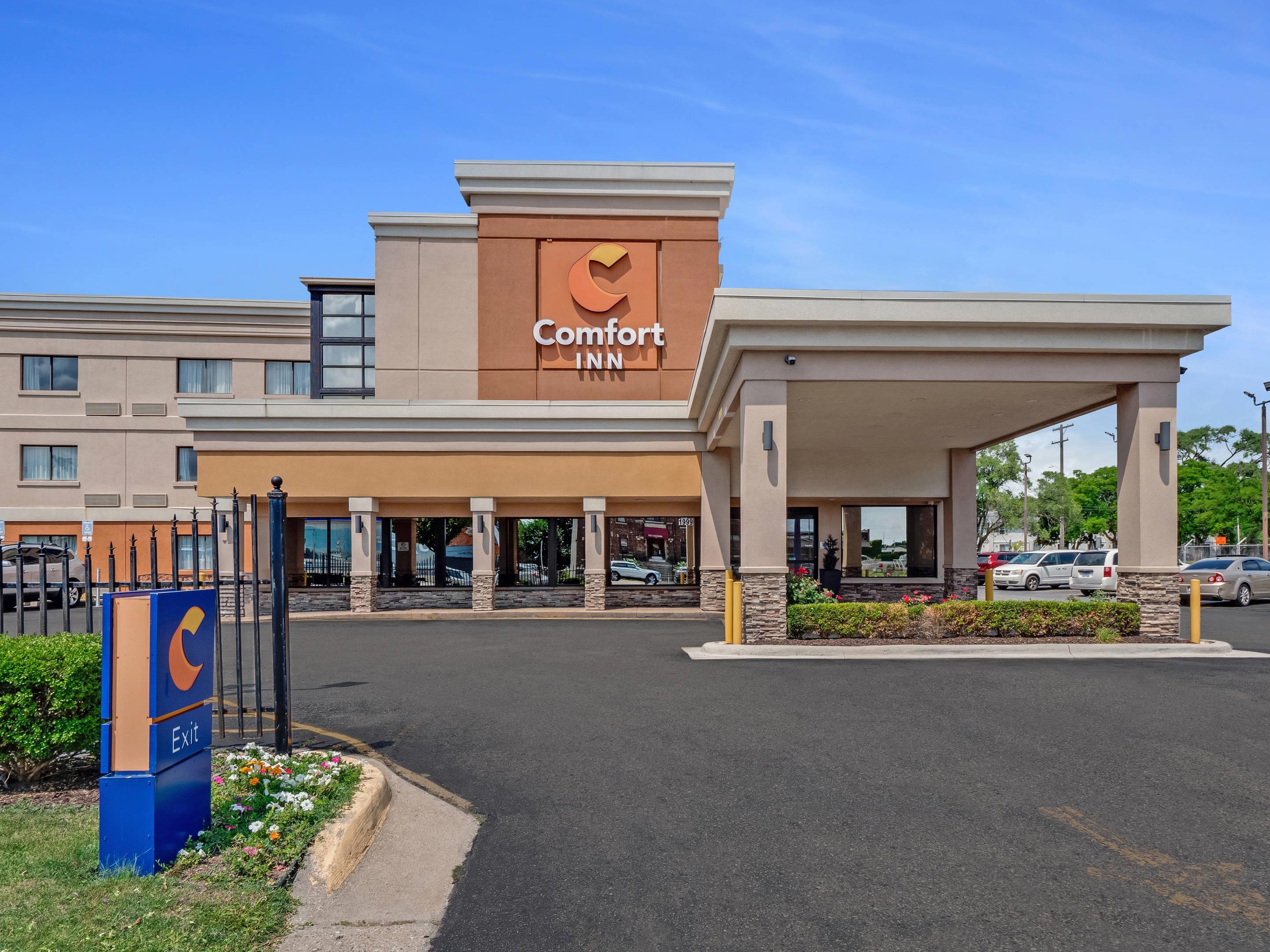 Hotel exterior | Comfort Inn Downtown Detroit