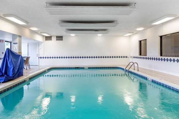 Pool - Comfort Inn Charlotte - I-69, Exit 61