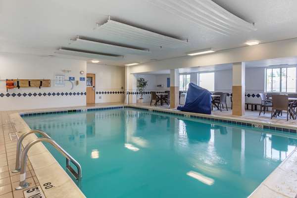 Pool - Comfort Inn Charlotte - I-69, Exit 61