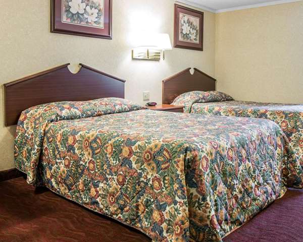  - Rodeway Inn Madison Heights - I-75, Exit 65