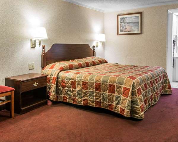  - Rodeway Inn Madison Heights - I-75, Exit 65
