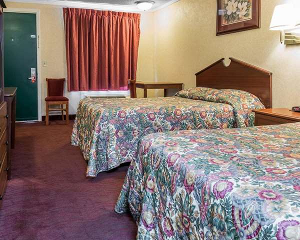  - Rodeway Inn Madison Heights - I-75, Exit 65