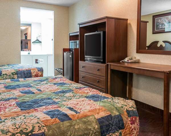  - Rodeway Inn Madison Heights - I-75, Exit 65