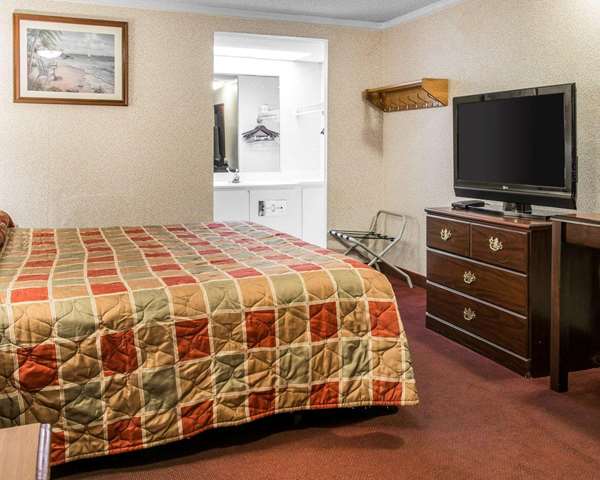  - Rodeway Inn Madison Heights - I-75, Exit 65