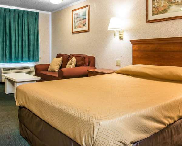  - Rodeway Inn Madison Heights - I-75, Exit 65