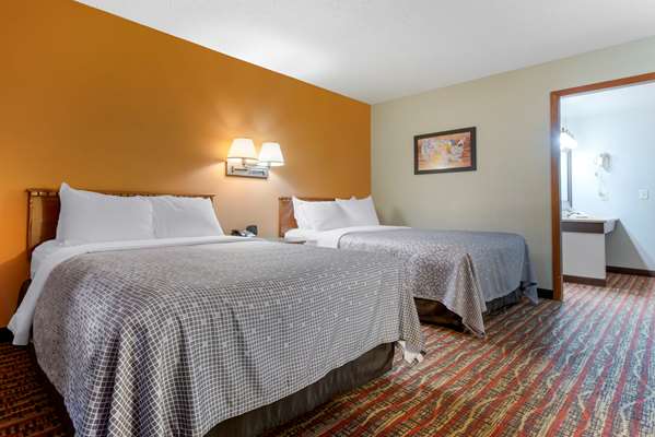  - Econo Lodge Lakeside Marquette